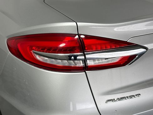 Used 2019 Ford Fusion SE FWD image 36