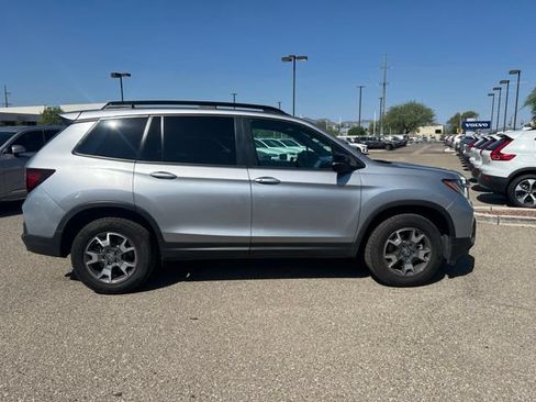Used 2022 Honda Passport TrailSport image 2