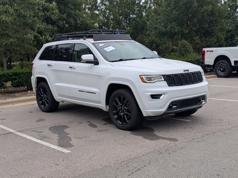 Used 2017 Jeep Grand Cherokee Overland AWD/4WD image 1