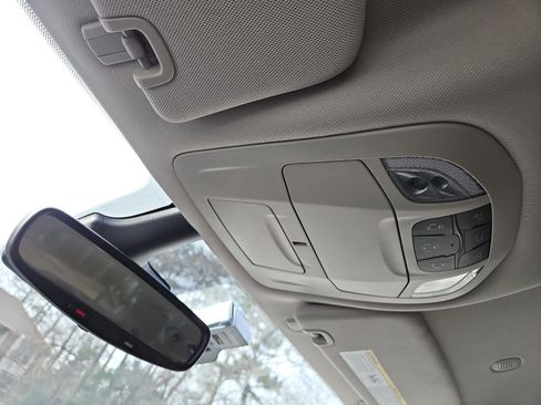 Used 2024 Chrysler Pacifica Limited FWD image 30