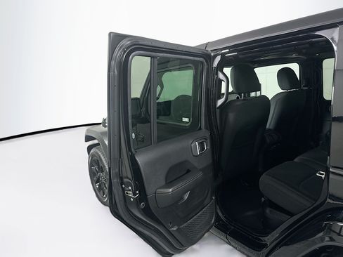Used 2024 Jeep Wrangler Unlimited Sahara AWD/4WD image 24