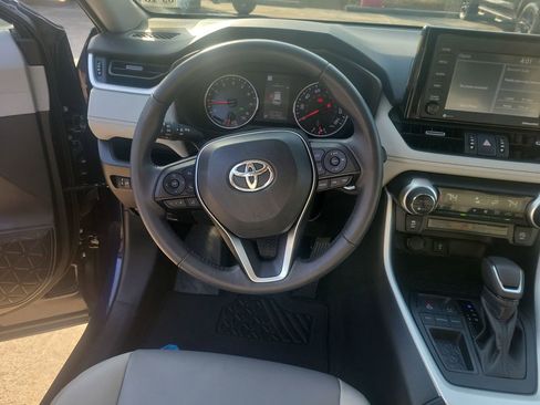 Used 2022 Toyota RAV4 XLE Premium image 27