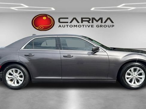 Used 2015 Chrysler 300 Limited RWD image 6