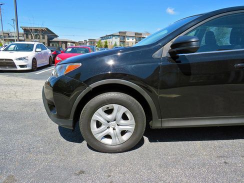 Used 2015 Toyota RAV4 LE image 33