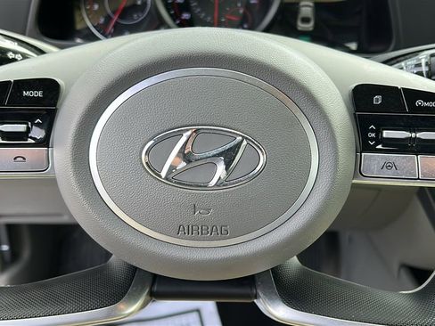 Used 2023 Hyundai Elantra SEL image 12