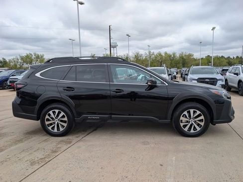 Certified 2025 Subaru Outback Premium w/ Popular Package #1A AWD/4WD image 2