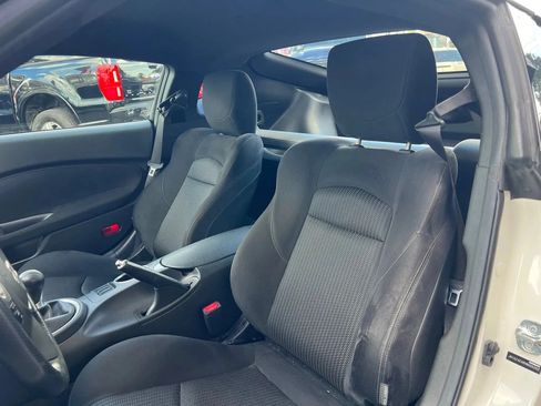 Used 2017 Nissan 370Z Coupe RWD image 14