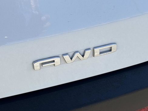 Certified 2023 GMC Acadia SLT image 30