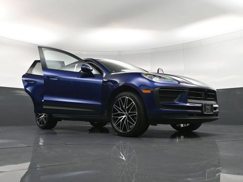 Certified 2026 Porsche Macan AWD/4WD image 36