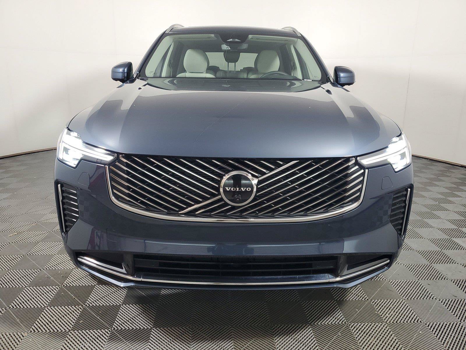Certified 2026 Volvo XC90 B6 Ultra AWD/4WD image 2