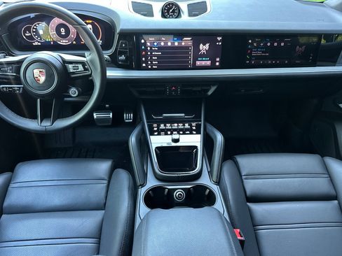 Used 2025 Porsche Cayenne S image 17