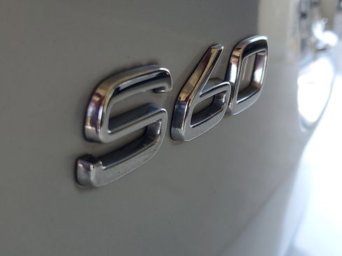 Used 2017 Volvo S60 T5 Inscription Platinum FWD image 5