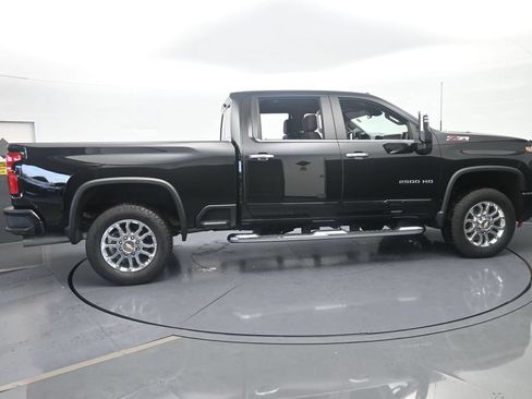 Used 2025 Chevrolet Silverado 2500 LT w/ Z71 Chrome Sport Edition AWD/4WD image 7