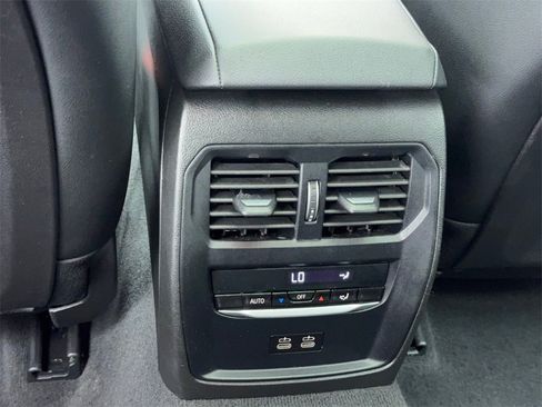 Used 2025 BMW 330i Sedan image 40