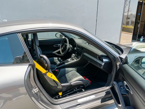 Used 2018 Porsche 911 GT3 RWD image 52