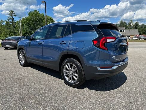 Used 2024 GMC Terrain SLT AWD/4WD image 3