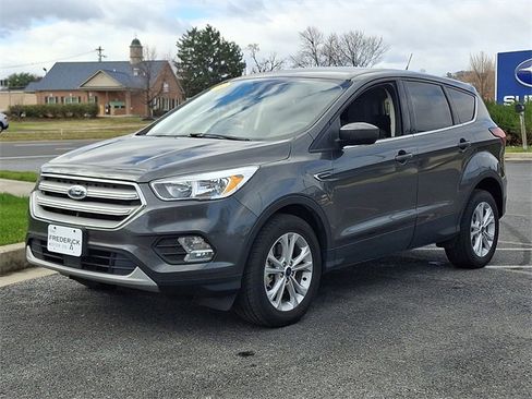 Used 2019 Ford Escape SE image 3