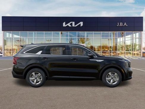 New 2026 Kia Sorento LX FWD image 7