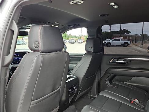 Used 2025 Chevrolet Suburban RST AWD/4WD image 9