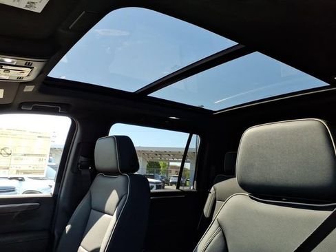 New 2026 Chevrolet Suburban Premier w/ Sun And Tow Package AWD/4WD image 9