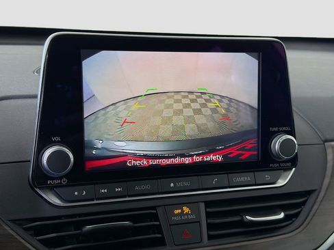 Used 2024 Nissan Altima 2.5 SV image 17