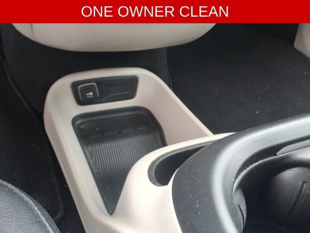Used 2024 Chrysler Pacifica Touring-L FWD image 19
