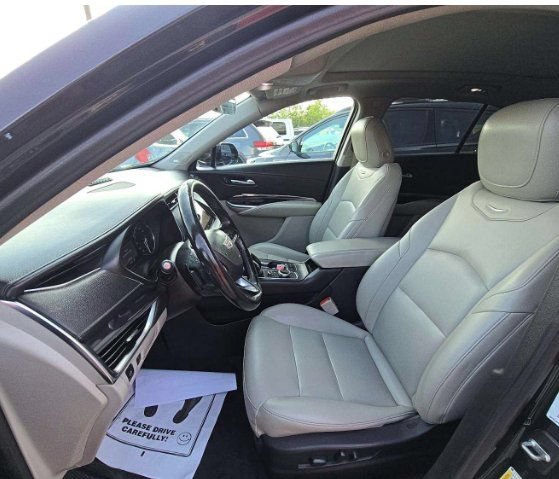 Used 2020 Cadillac XT4 Luxury w/ Cold Weather Package AWD/4WD image 25