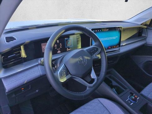 Used 2025 Volkswagen Tiguan S image 10