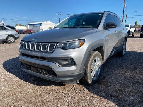 Used 2022 Jeep Compass Latitude w/ Convenience Group AWD/4WD image 2