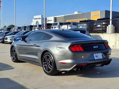 Used 2022 Ford Mustang GT RWD image 2