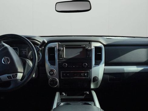 Used 2017 Nissan Titan PRO-4X w/ Pro-4x Convenience Package AWD/4WD image 12