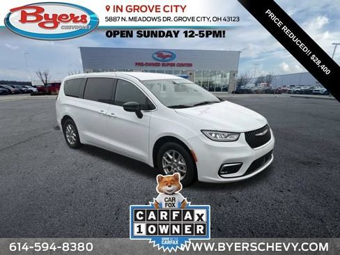 Used 2025 Chrysler Pacifica Select FWD image 1