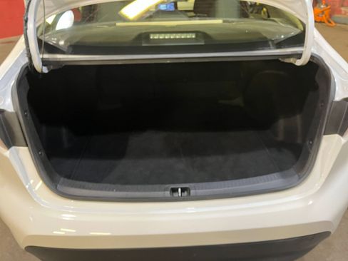 Used 2025 Toyota Corolla LE image 30