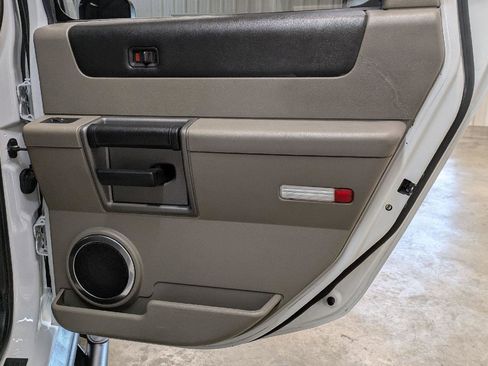 Used 2003 HUMMER H2 Luxury w/ Preferred Equipment Group image 26