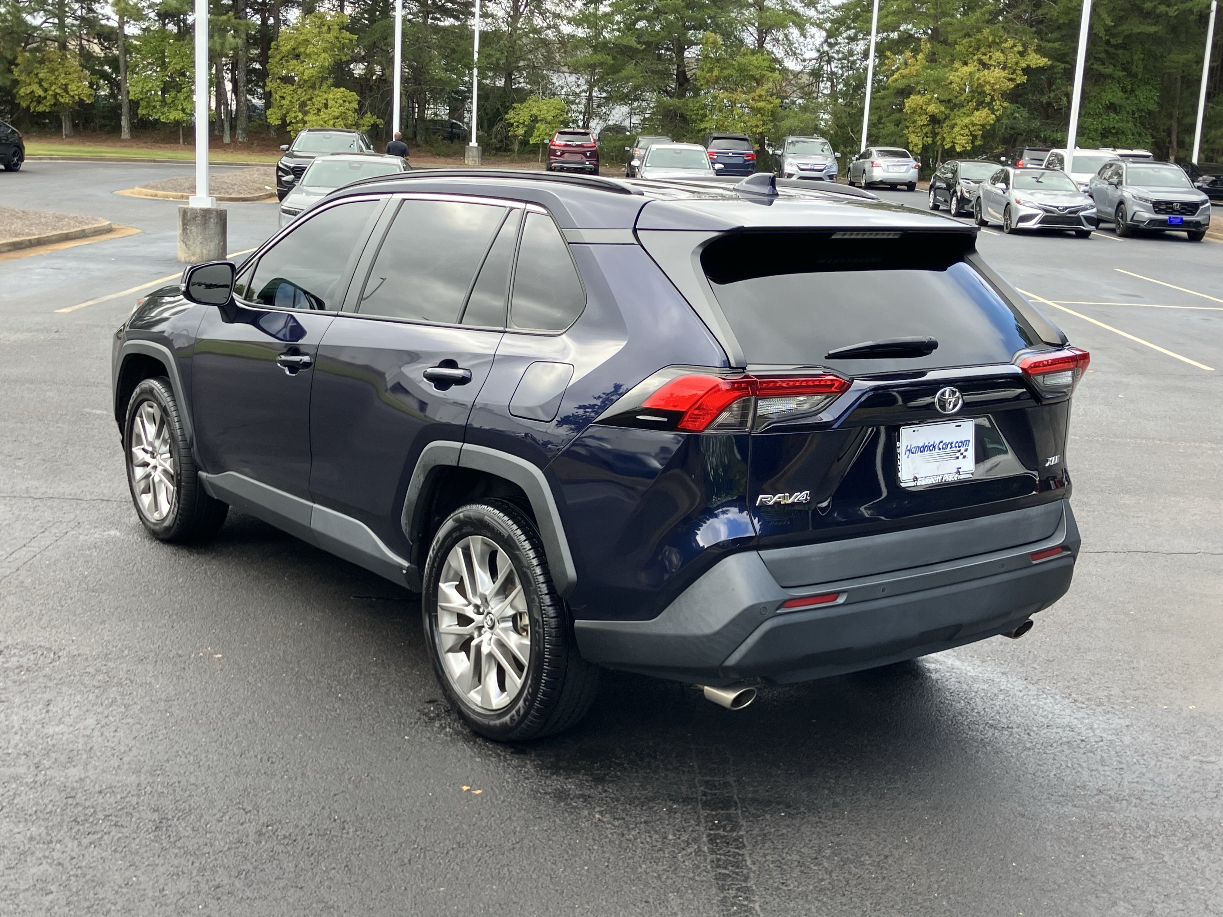 Used 2021 Toyota RAV4 XLE Premium FWD image 8