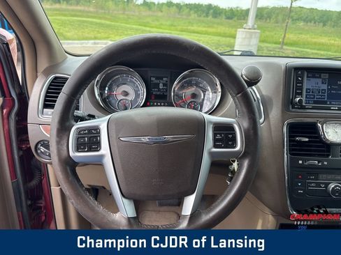 Used 2012 Chrysler Town & Country Touring w/ Entertainment Group #1 FWD image 18