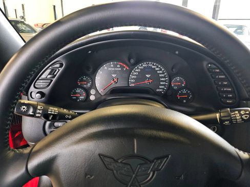Used 2002 Chevrolet Corvette Convertible w/ Preferred Equipment Group2 RWD image 29