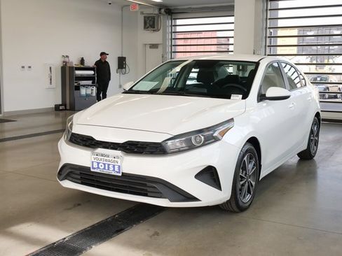 Used 2022 Kia Forte LXS image 3