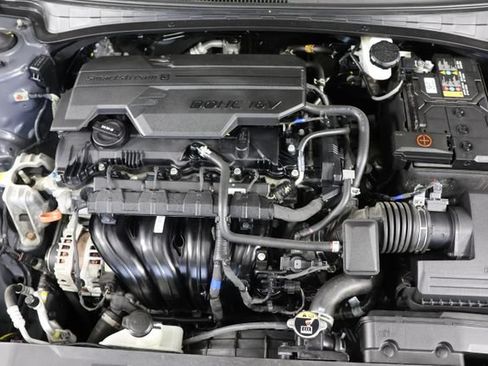 Certified 2024 Hyundai Elantra SE FWD image 22