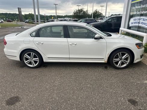 Used 2014 Volkswagen Passat 1.8T SEL Premium FWD image 2