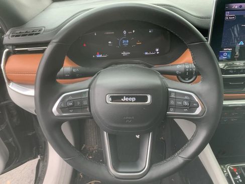 Used 2023 Jeep Compass Limited w/ Elite Group AWD/4WD image 13