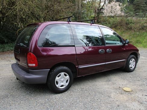Used 1999 Dodge Caravan image 3