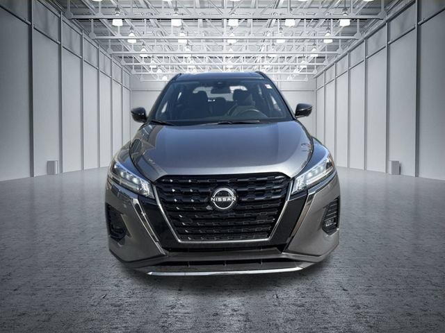 Used 2024 Nissan Kicks SR FWD image 4