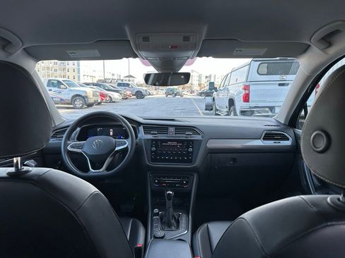 Used 2022 Volkswagen Tiguan SE image 19