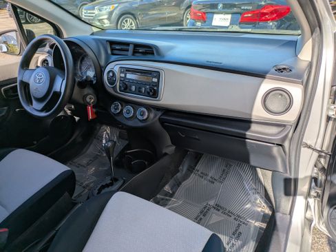 Used 2012 Toyota Yaris L image 15