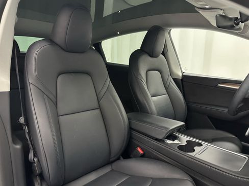 Used 2023 Tesla Model Y Long Range image 18