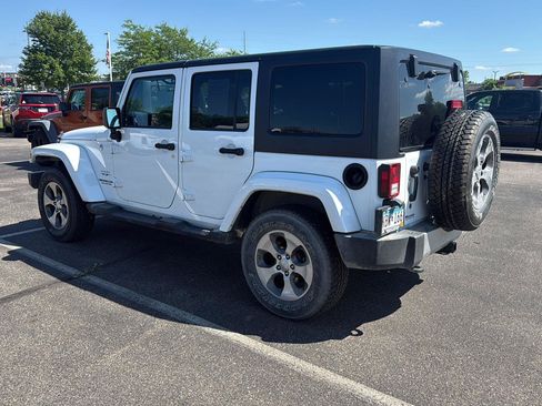 Used 2017 Jeep Wrangler Unlimited Sahara w/ Dual Top Group AWD/4WD image 3