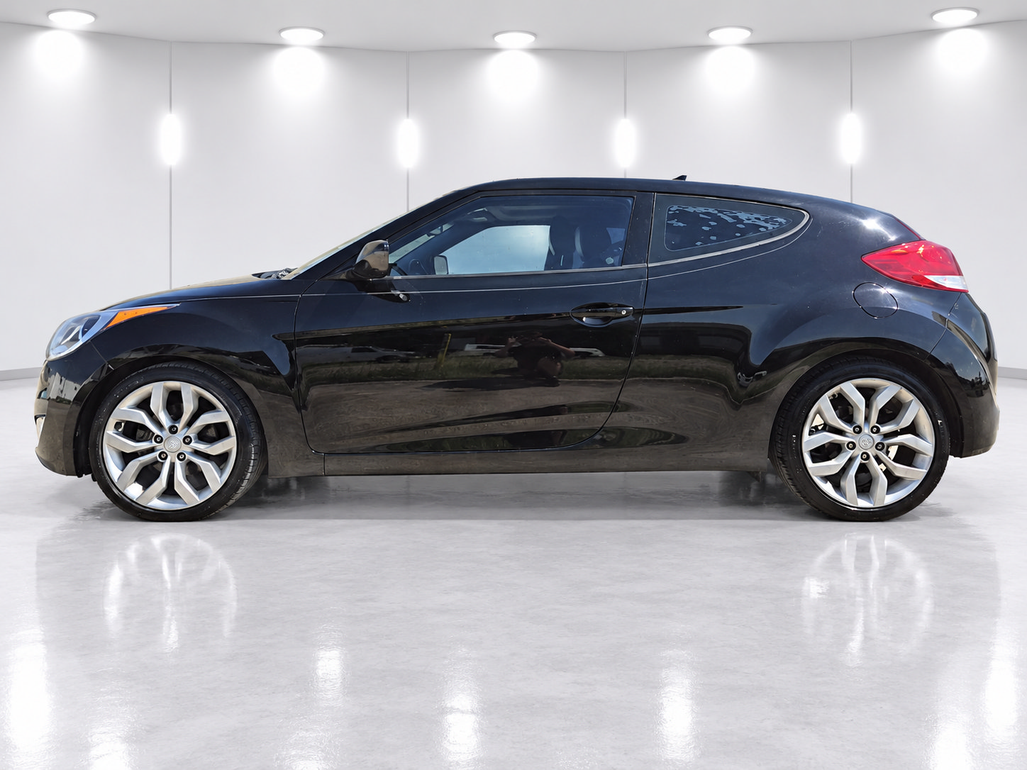 Used 2013 Hyundai Veloster w/ Style Pkg FWD image 3