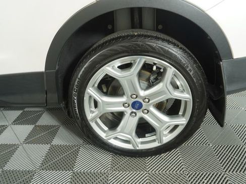 Used 2019 Ford Escape Titanium image 18