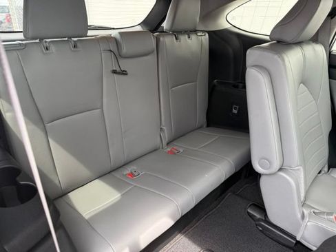 Used 2024 Toyota Highlander XLE AWD/4WD image 13